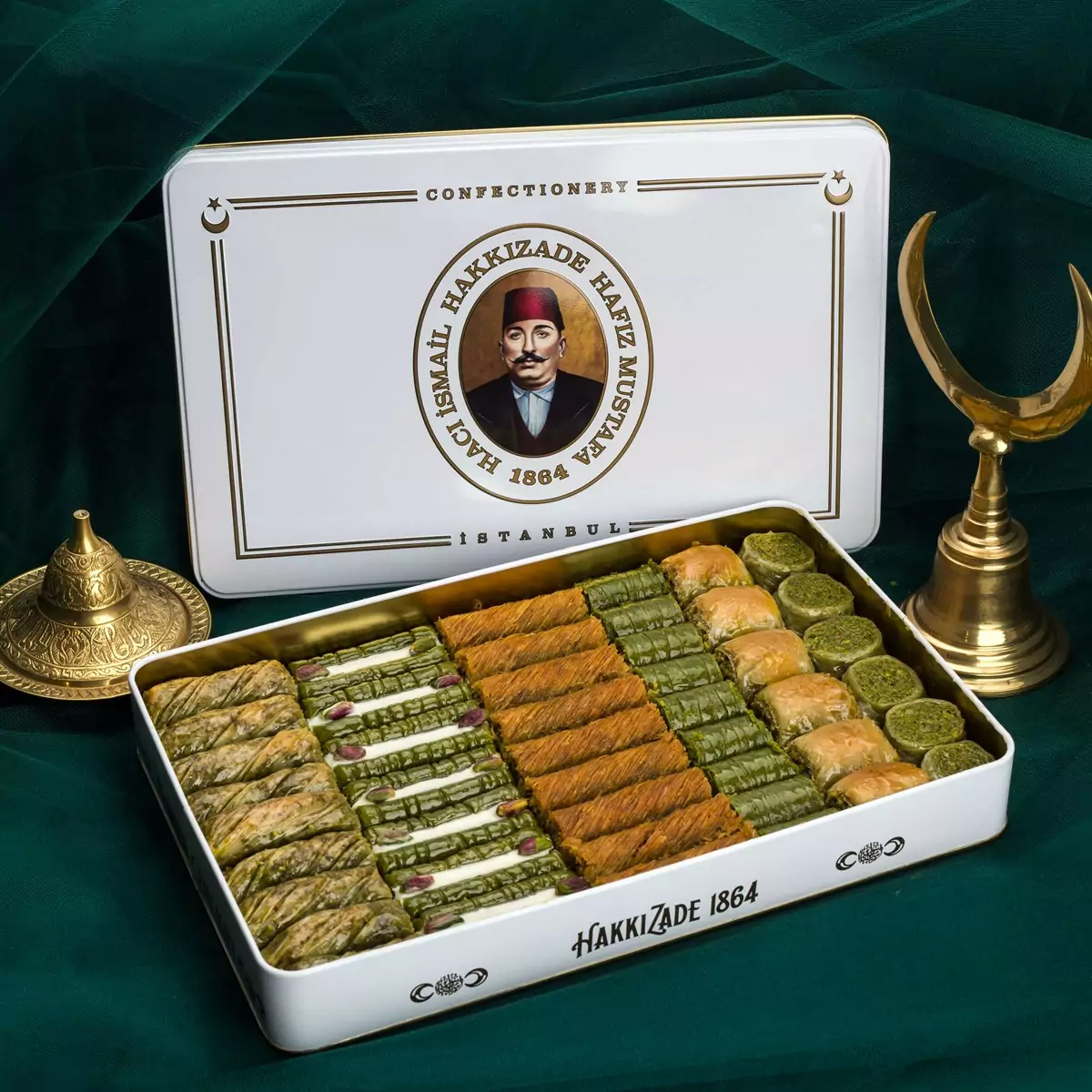 Assorted baklava with pistachio, walnut and chocolate 2.200 grams Hafez Mustafa