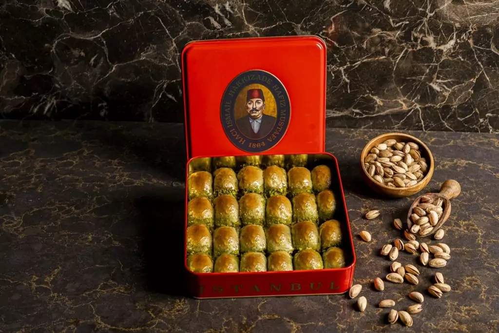 Hafez Mustafa Rolled Pistachio Baklava- small