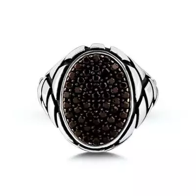 Silver ring with small black stones caliber 925, original, distinctive and unique. Fast shipping to all parts of the world from Bashasaray within 3 to 5 days. Order now and it will be delivered to your door