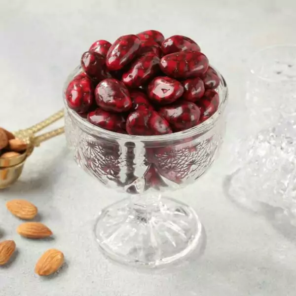 Almonds covered with chocolate and natural pomegranate flavor 1 kilo Fresh, delicious, and one of the finest Turkish items. Fast delivery to all countries of the world, from Bashasaray to your doorstep.